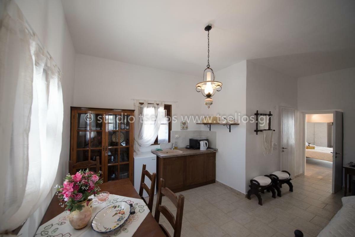 Charouda Stone Tower Apartman Pírgos Dhiroú Kültér fotó